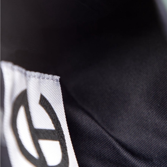 TELFAR Green Vegan Leather Bag. - Picture 4 of 6